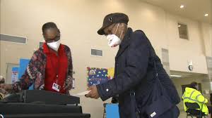 Election 2020 Hundreds Report Issues Long Wait Times As Early Voting Sites Expand To All 50 Wards Across Chicago Abc7 Chicago