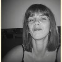 Too Young to be a Mum: Can Jess learn to be a good mummy, when she is only  a child herself? by Maggie Hartley