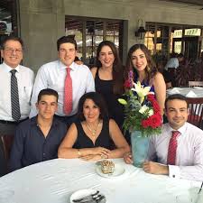 Celebra samuel garcía día de las madres. Samuel Garcia Festejando A Mama Ahora Si Sonrio Pareces Chava Jajaja Facebook
