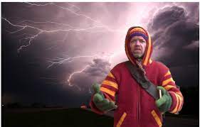 Il a publié une vidéo amateur de quelques secondes sur sa page. Elle Prend La Foudre Et Comprend Le Message Du Christ Cosmique Sylvain Durif La Mentable