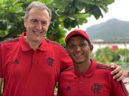 Fora de casa, flamengo domina boa parte do jogo e vence o corinthians por 3 a 1 pelo brasileirão. Isaquias Queiroz Da Canoagem E Oficialmente Apresentado No Flamengo
