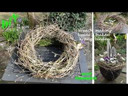 Diy Fruhlingsdeko Osterdeko Selber Machen I Xxl Nest Aus Zweigen I Deko Mit Fruhlingsblumen Youtube Kranz Binden Holzkranz Kranz Ideen