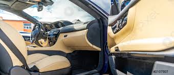 447 788 274 000 10. Interieur D Une Voiture De Luxe Materiaux Nobles Stock Photo Crushpixel