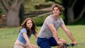 Y es que tooodos vimos ese final súper abierto, donde sí, elle se queda con noah, pero marco la mira de lejos y cuando su amigo le dice: 3tczlz94q Bnm