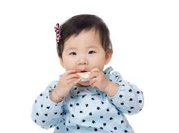Oleh karena bayu anak semata wayang, tentu orang tuanya sangat posesif terhadap bayu. Mulai Perhatikan Makanan Anak 1 Tahun Alodokter
