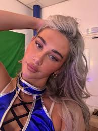 Sophiesnazz - Free pics, galleries & more at Babepedia