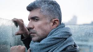 Bu deneyiminin ardından 1995 yılında vatani görevini yapmaya giden sanatçı, yalan mı albümü ile. When Celebrities Become Stalkers A Woman Files A Complaint Against Ozcan Deniz Al Bawaba