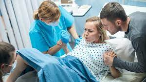 The procedure involves blocking the dilated vessels, reducing the risk of rupture. Por Que El Parto Humano Es Tan Doloroso