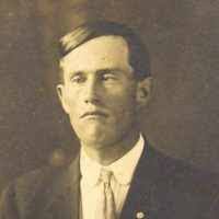 Daniel Replogle's Instagram, Twitter & Facebook