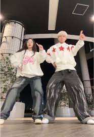 Xu hướng TikTok hiện tại: Nhảy TikTok Trend Mới với Bộ Đôi Báo Thủ