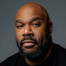 Jackie Dearmond's Instagram, Twitter & Facebook