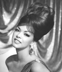 1960 S Beehive Hair Her Makeup Is Wonderful Too 1960s 1960sstyle 1960sfashion 1960shair 1960smakeup 1960s Hair Bouffant Hair Vintage Hairstyles