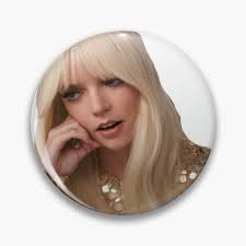 Chapa for Sale con la obra «Pausa para el humo de Anya» de escape-pod-art