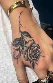 Tatuagem Feminina Delicada Rosa Na Mao Tatuagens Tatuagem Na Mao Tatuagem Veja mais ideias sobre tatuagens, tatuagem, desenhos rosas. tatuagem feminina delicada rosa na mao