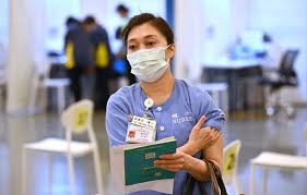 报名 to sign up to enter one's name to apply to register to enroll to enlist 把自己的名字报告给主管的人或机关、团体等，表示愿意参加某种活动或组织：他带头报名上山下. Kuhwxaydsgmfnm