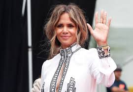 Check back for our live coverage of all the fashion, dresses, and outfits from hollywood's biggest night. Halle Berry Says It S Heartbreaking That No Black Woman Has Won Best Actress Since Her Historic Oscar Win