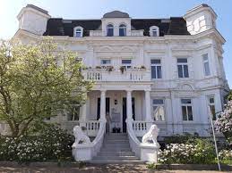 Wohnungen in wilhelmshaven in den typischen, verklinkerten mehrfamilienhäusern findet man in reichhaltiger auswahl in tonndeich. 5 Zimmer Wohnung Zu Vermieten Lilienburgstrasse 8 26384 Wilhelmshaven Heppens Mapio Net