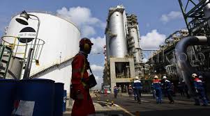 Komitmen ini dibuktikan dengan penyediaan produk yang lebih berkualitas guna memenuhi kebutuhan konsumen akan produk yang unggul. Remajakan Kilang Minyak Pertamina Gandeng Perusahaan Arab Saudi