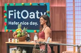 Die löwen dürfen heute ihre nächste reise mit einer app planen und früchte aus ecuador essen. Grosste Chance Meines Lebens Schwenningerin Christina Schwarz Ist Bei Die Hohle Der Lowen Im Tv Villingen Schwenningen Umgebung Schwarzwalder Bote