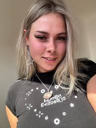 I really need to dye my hair black so I can get a j*b 😔