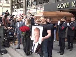 Кабаева и путин идут домой. Proshanie I Pohorony Vladimira Menshova Onlajn Translyaciya Mk