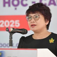 Rất nhiều thầy cô ở đây, hãy hỏi thật nhiều, tìm hiểu kỹ trước khi chọn  trường, chọn ngành'