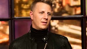 Zámbó krisztián megnyílt hajdu péternek, és elmesélte, hogy volt időszak, amikor nem vetette meg az alkoholt és a kábítószert. Zambo Krisztian Kitalalt Az Anyagiakrol Nlc