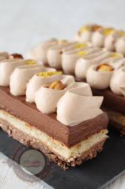 Croustillant Praline Dacquoise Noisette Cremeux Chocolat Noir Et The Noir A La Bergamote Ganache Montee Au Gianduja Patisserie Cremeux Chocolat Patissiere