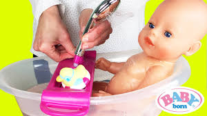 Baby alive baby doll nenuco babies bathtime how to bath a baby doll toy videos. Baby Born Baby Doll Girl Takes A Bath With Real Shower How To Change Diaper Baby Banera Youtube
