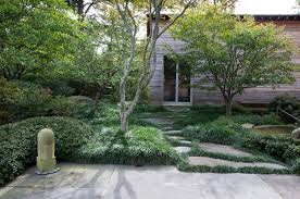 Designer Visit A Garden Inspired By Japan In Westchester County New York Gardenista Modern Garden Garden Design Modern Garden Design