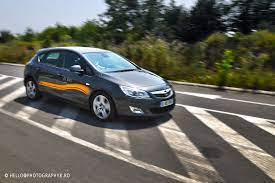 Maşina promite un consum de numai 0.9 litri/100 de kilometri. Test Cu Cea Mai Economica Masina Din Segmentul Compact European Opel Astra Facelift Ecoflex 2012 Autolatest