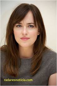 We have literally fallen in love with the following 40 side swept bangs hairstyles, so impressive and complementing they are. 50 Gorgeous Side Swept Bangs Hairstyles For Every Face Shape Medium Length Hair With Bangs Bangs With Medium Hair Thick Hair Styles