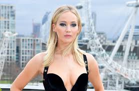 On the other hand, jennifer lawrence weight is 139 pounds, which is equivalent to 63 kg. Jennifer Lawrence Wiki Bio Age Height Weight Facts Family And More Biographypost