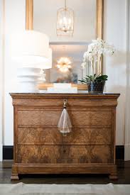 Entryway Styling With Vintage Chest Of Drawers Home Decor Styles Entryway Style House Interior