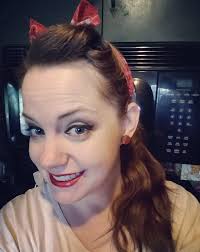 Love these little white rhinestone studs 😍