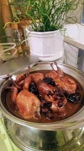 50 g de beurre 6 cailles 1 grosse gousse d'ail 1 oignon 10 cl d'eau 400 g de raisins italien sans pépins+ 20 g de beurre 10 cl de muscat de rivesalte. Cailles Aux Raisins Et Pruneaux Recette Cookeo