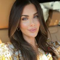 Sarah Coull's Instagram, Twitter & Facebook