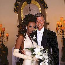 The teenage daughter of david bowie and iman has spoken out about missing her mother, whom she has not seen in six months because of the coronavirus outbreak. Coffee With Milk David Bowie And Model Iman S Daughter Inherited A Luxurious Appearance Celebrities 2021