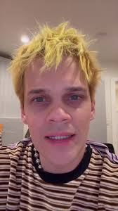 Behind the Album Covers: George Clanton & Nick Hexum. Why the dogs butts?