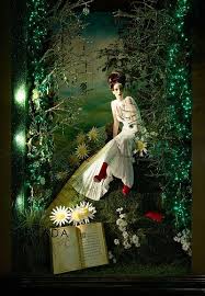 View wizard of windows jeff's profile on linkedin, the world's largest professional community. A Traves De Casa Reinal A Wizard Of Oz Window Display Created By Just So Ltd Holiday Window Display Visual Display Window Display