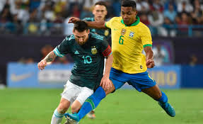El partido representó la vuelta del capitán lionel messi y de su ladero sergio agüero, la selección argentina rinde un duro examen. Un Gol De Messi Le Da La Victoria A Argentina En Amistoso Contra Brasil Diario Deportivo Mas