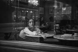 Der untold stories ausstellungsband hat eine spezielle, rauhe haptik passend zu den 99% sw fotos. Peter Lindbergh Kunstpalast