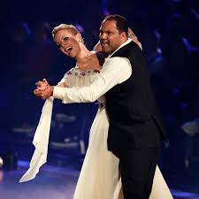 Dabei hat die blondine nicht nur stets die füße, sondern auch das herz am rechten fleck. Anzeige Mit Gewinnspiel Let S Dance Legende Mit Grossem Herz Isabel Edvardsson Kommt Nach Damp Shz De