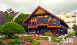 Rumah adat provinsi aceh ini, diberi nama krong bade atau juga dikenal dengan sebutan rumoh aceh. 7 Fakta Unik Rumah Adat Aceh Krong Bade Rumah Anti Gempa
