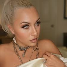 Why it's so hard to move on?😭