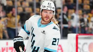 Devils tender $4.78M offer sheet to Mammoth's Barrett Hayton