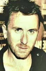 Does anyone else think there is a resemblance between Tim and Robin  Williams ?🤔