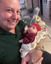 Chloe's mom criticizes Johny's living conditions