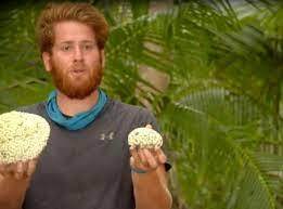 Μία απίστευτη εξέλιξη αλλάζει τις ισορροπίες στο survivor, καθώς ο james καφετζής ανακοίνωσε την οικειοθελή αποχώρησή του από το παιχνίδι. Survivor Apoxwrhsh Tzeims Me Posa Xrhmata Efyge To Fabori Thleorash News 24 7