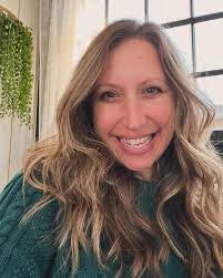 Amy Scher's Instagram, Twitter & Facebook